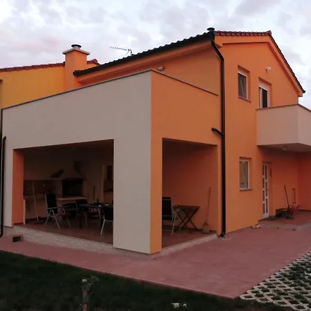 Ferienhouse Mit Pool Orange בית נופש