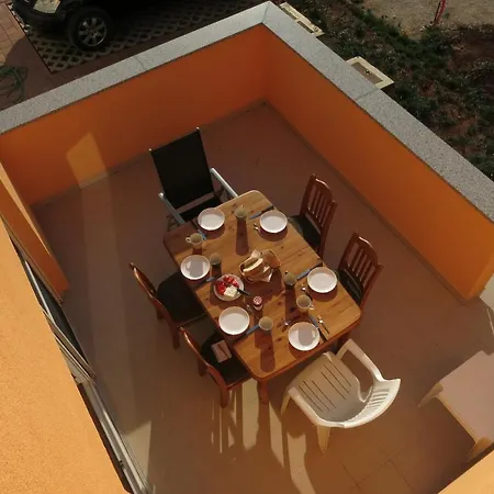 Ferienhouse Mit Pool Orange בית נופש Ližnjan