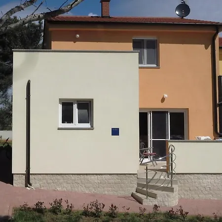 Ferienhouse Mit Pool Orange *