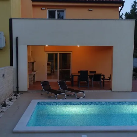 Ferienhouse Mit Pool Orange Сasa de vacaciones *