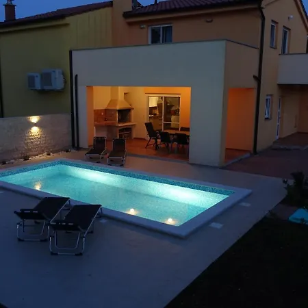 Сasa de vacaciones Ferienhouse Mit Pool Orange Ližnjan